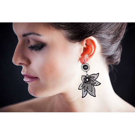 Metal and Lace Earrings with Swarovski crystals, Black, cod. 451